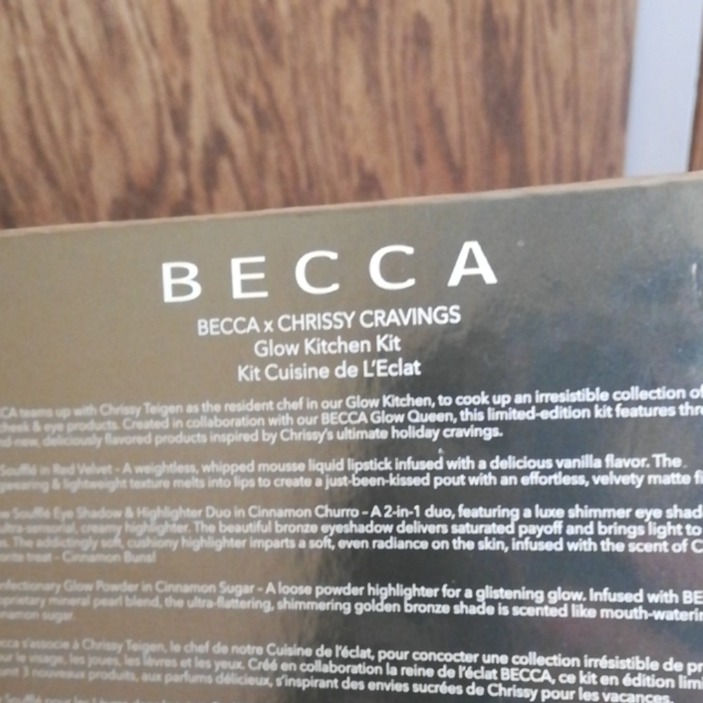 BECCA Glow Highlight Kit - Picture 5 of 6